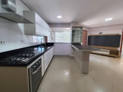 Apartamento com 2 Quartos para alugar, 70m² no Zona 07, Maringá