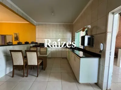 Casa com 4 Quartos à venda, 255m² no Santa Mônica, Uberlândia
