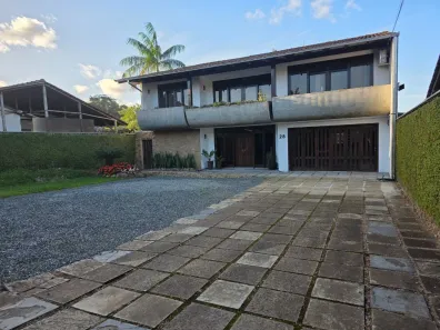 Sobrado com 3 Quartos para alugar, 216m² no América, Joinville
