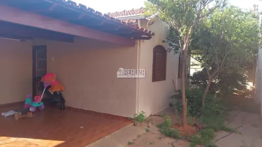Casa com 2 Quartos à venda, 162m² no Conjunto Cássio Rezende, Uberaba