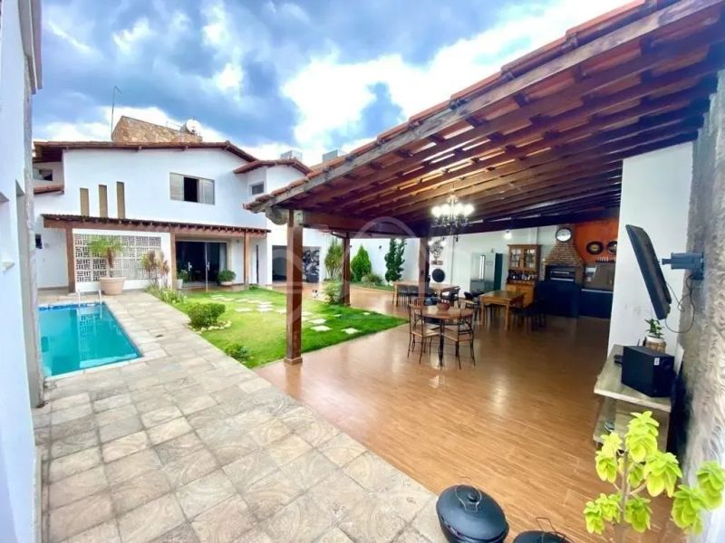 Casa com 3 quartos — Castelo, Belo Horizonte