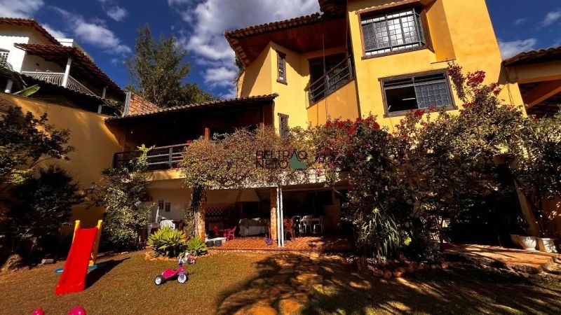 Casa com 5 quartos — Estoril, Belo Horizonte
