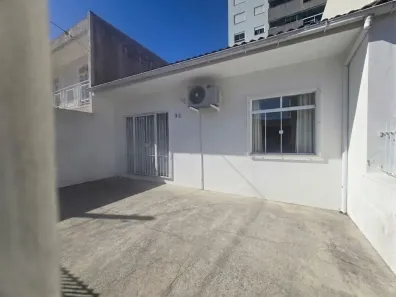 Casa com 1 Quarto à venda, 60m² no Estreito, Florianópolis