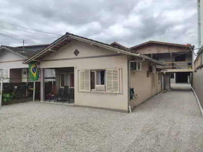 Casa com 3 Quartos à venda, 500m² no São Luiz, Brusque