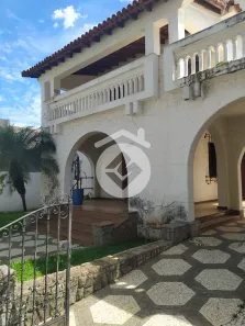 Sobrado com 6 Quartos para alugar, 630m² no Centro, Uberlândia
