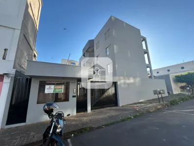 Apartamento com 3 Quartos para alugar, 122m² no Umuarama, Uberlândia