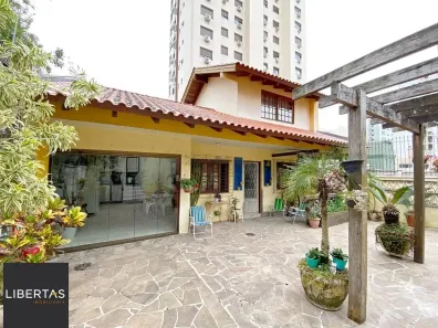 Casa com 3 Quartos à venda, 198m² no Passo da Areia, Porto Alegre