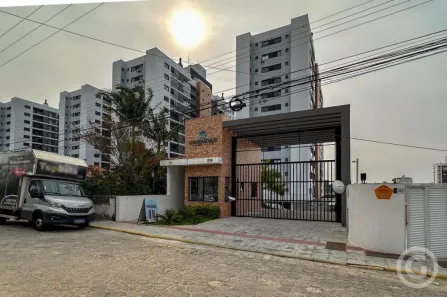 Apartamento com 2 Quartos para alugar, 97m² no Areias, São José