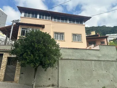 Casa com 4 Quartos à venda, 300m² no Santa Helena, Juiz de Fora