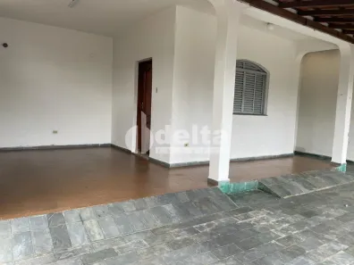 Casa com 3 Quartos à venda, 190m² no Umuarama, Uberlândia