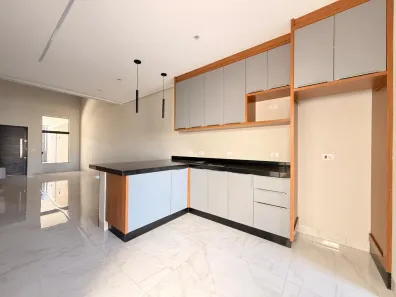 Casa com 3 Quartos à venda, 110m² no Parque das Bandeiras, Maringá
