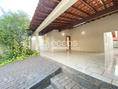 Casa com 3 Quartos à venda, 212m² no Cidade Jardim, Uberlândia