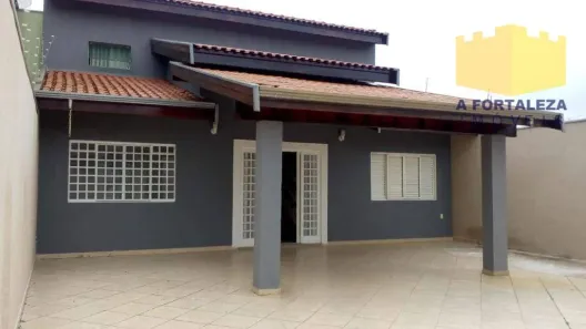 Casa com 3 Quartos para alugar, 250m² no São José, Americana