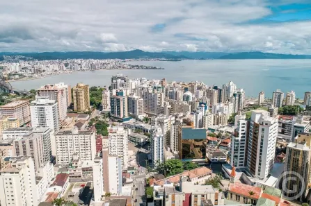 Apartamento com 2 Quartos para alugar, 68m² no Centro, Florianópolis