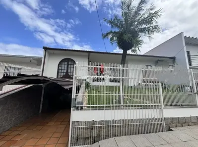 Casa com 3 Quartos à venda, 125m² no Barreiros, São José