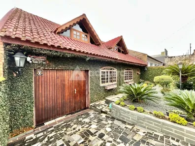 Sobrado com 4 Quartos à venda, 219m² no Contorno, Ponta Grossa