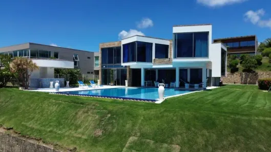 Casa de Condomínio com 3 Quartos à venda, 1050m² no Guaxuma, Maceió