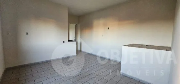 Casa com 3 Quartos para alugar, 200m² no Jardim Patrícia, Uberlândia