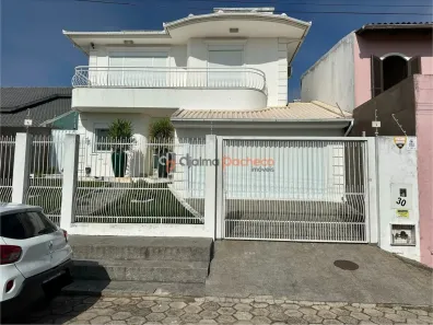 Casa com 3 Quartos à venda, 349m² no Balneário, Florianópolis