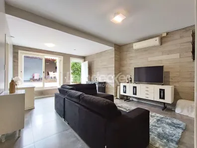 Casa com 2 Quartos para alugar, 223m² no Três Figueiras, Porto Alegre