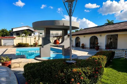 Casa de Condomínio com 4 Quartos à venda, 1600m² no Flores, Manaus