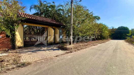 Fazenda/Sítio com 2 Quartos à venda, 2674m² no Jardim Ipê, Aparecida de Goiânia