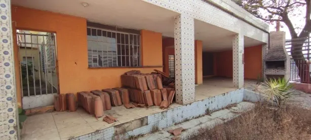 Casa com 2 Quartos à venda, 300m² no Barreiro, Belo Horizonte