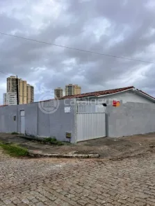 Casa com 3 Quartos para alugar, 180m² no Candelária, Natal