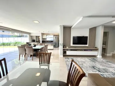 Casa com 3 Quartos à venda, 239m² no Costa e Silva, Joinville