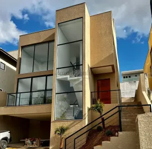 Sobrado com 3 Quartos à venda, 227m² no Jardim Caiapiá, Cotia