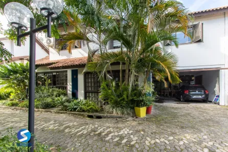 Casa de Condomínio com 4 Quartos à venda, 318m² no Pedra Redonda, Porto Alegre
