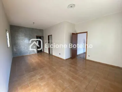 Casa com 3 Quartos para alugar, 100m² no Cidade Jardim, Uberlândia