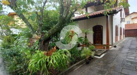 Casa com 3 Quartos à venda, 360m² no Piratininga, Niterói