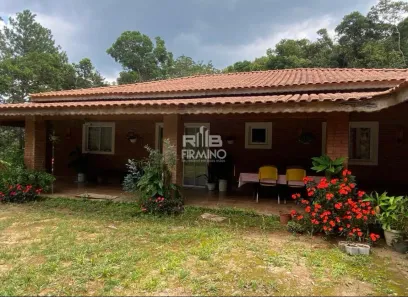 Fazenda/Sítio com 3 Quartos à venda, 2181m² no Centro, Embu-Guaçu