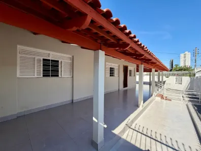 Casa com 3 Quartos à venda, 360m² no Setor Aeroporto, Goiânia