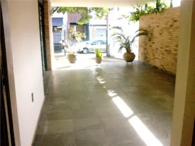 Casa com 3 Quartos para alugar, 236m² no Cambuí, Campinas