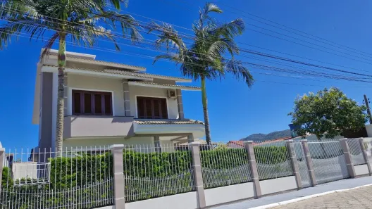 Casa com 3 Quartos à venda, 240m² no Ingleses do Rio Vermelho, Florianópolis