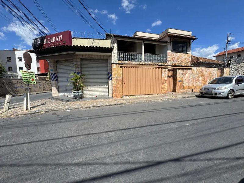 Casa com 3 quartos — Santa Efigênia, Belo Horizonte