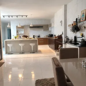 Casa com 4 Quartos à venda, 240m² no Barroso, Fortaleza