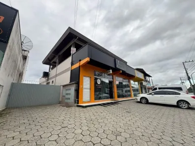 Casa com 3 Quartos para alugar, 200m² no Dom Joaquim, Brusque
