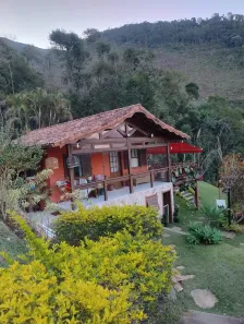 Casa de Condomínio com 3 Quartos para alugar, 100m² no Corrêas, Petrópolis