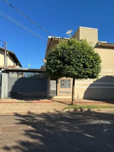 Casa de Condomínio com 3 Quartos para alugar, 146m² no Jardim Paulista, Campo Grande