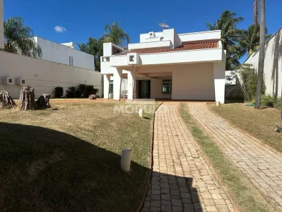 Prédio Comercial com 4 Quartos para alugar, 500m² no Morada da Colina, Uberlândia