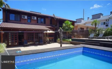 Casa com 5 Quartos para alugar, 330m² no Jardim Itu, Porto Alegre