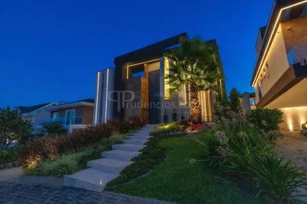 Casa de Condomínio com 3 Quartos à venda, 350m² no Pineville, Pinhais