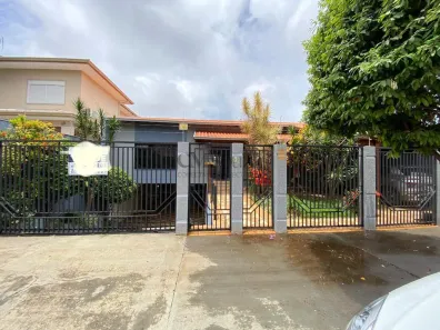 Casa com 4 Quartos para alugar, 450m² no Champagnat, Londrina
