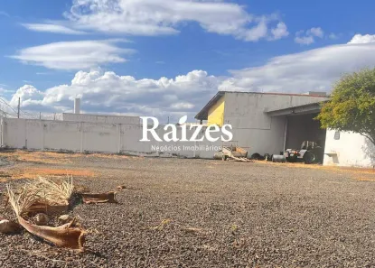 Sala Comercial com 3 Quartos à venda, 300m² no Umuarama, Uberlândia