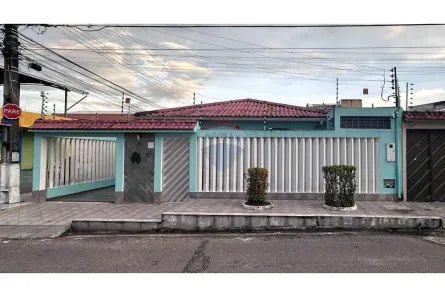 Casa com 4 Quartos à venda, 264m² no Dom Pedro I, Manaus