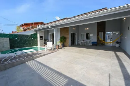 Sobrado com 4 Quartos à venda, 206m² no Parque Balneario Oasis, Peruíbe