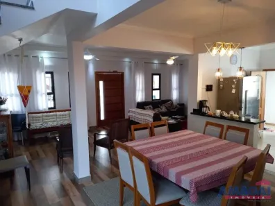 Sobrado com 3 Quartos à venda, 351m² no Jardim Santa Maria, Jacareí